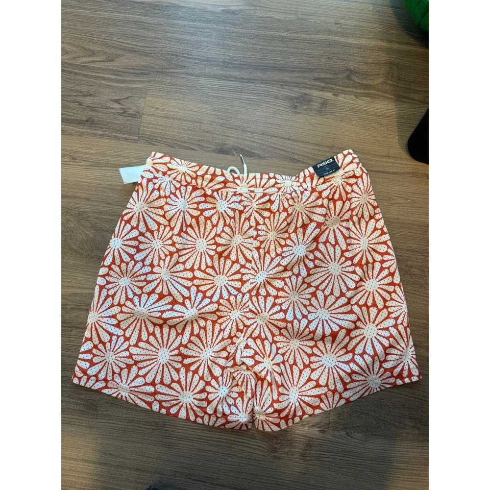 RSQ Mens Orange White Daisy Floral Mesh Shorts 6 Inch Inseam Size Medium NWT